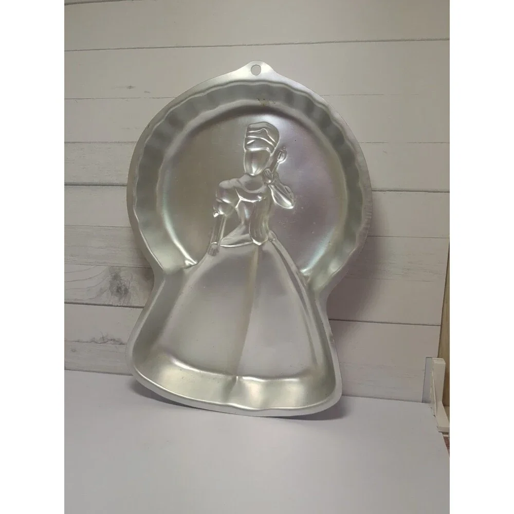 WILTON MATTEL BARBIE PRINCESS  NOVELTY SHAPE ALUMINUM CAKE PAN CINDERELLA